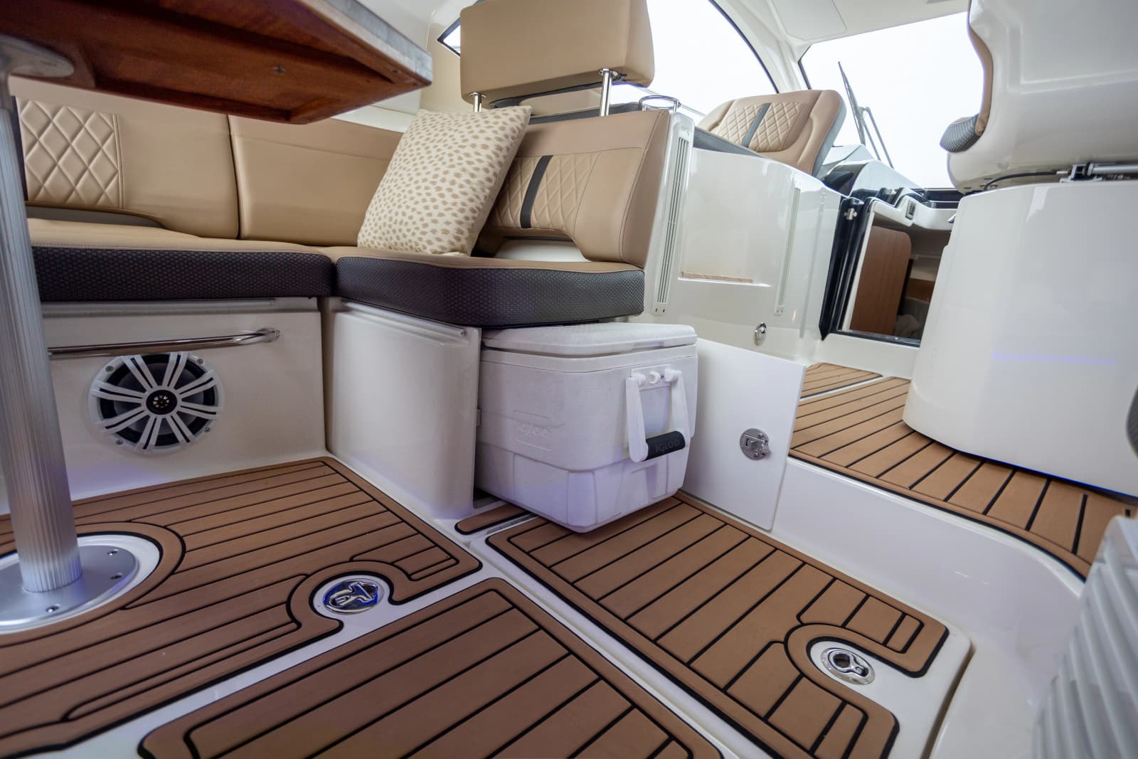 2018 Sea Ray Sundancer 350 Coupe - Rare Shaft Drive - Photo 12