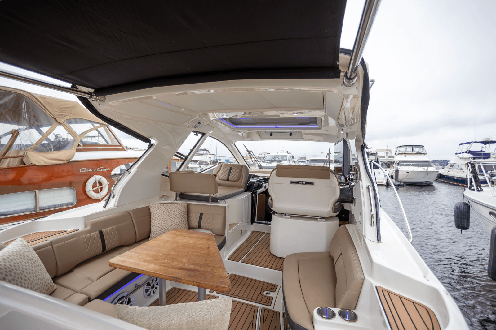 2018 Sea Ray Sundancer 350 Coupe - Rare Shaft Drive - Photo 7