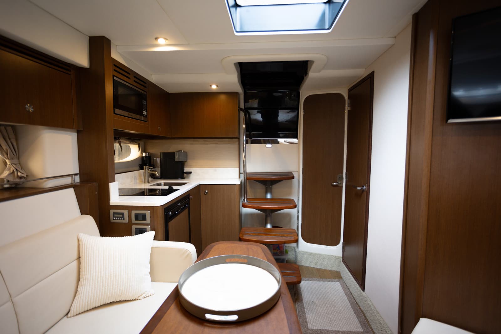 2018 Sea Ray Sundancer 350 Coupe - Rare Shaft Drive - Photo 16