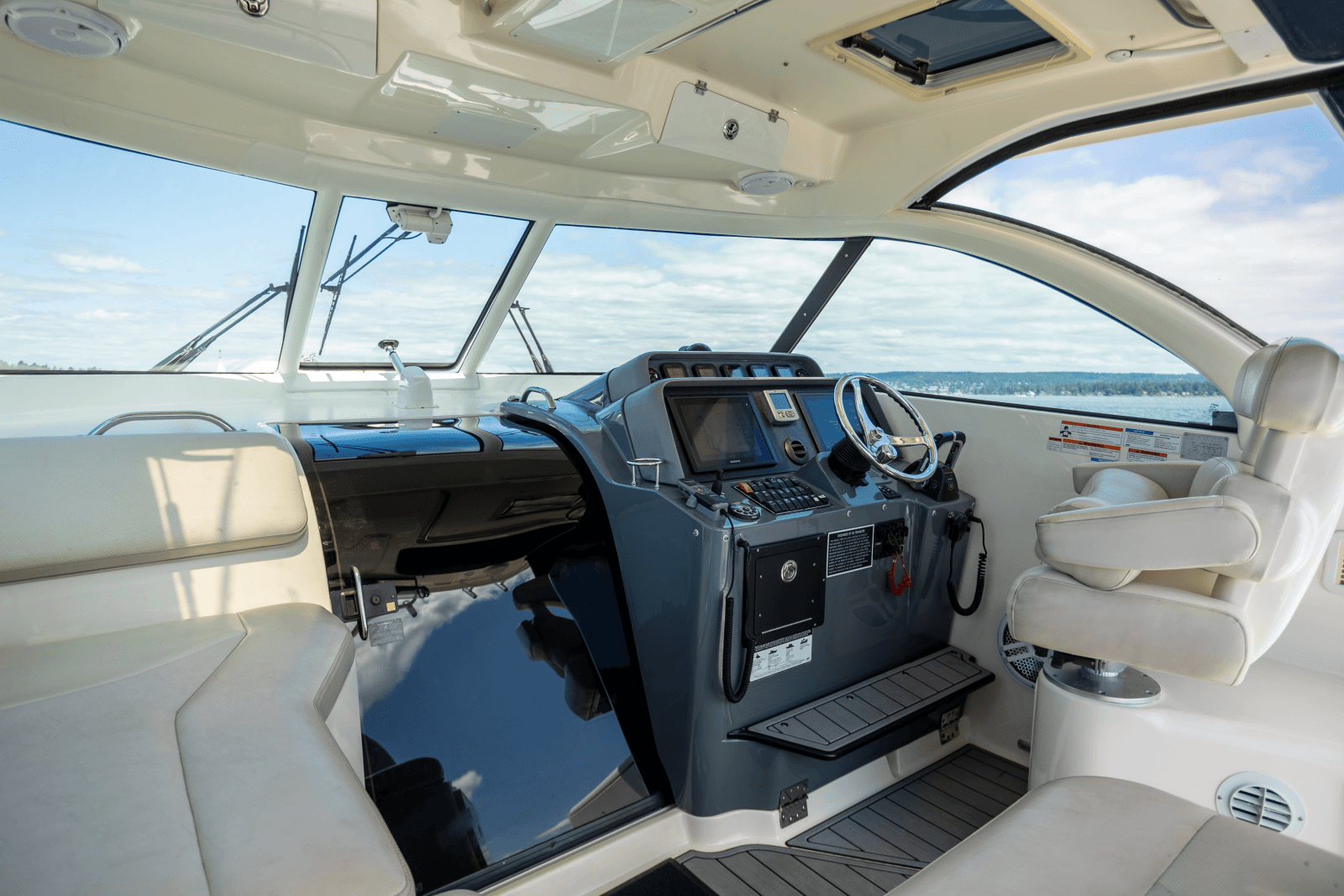 2009 Pursuit 375 OS - Photo 6