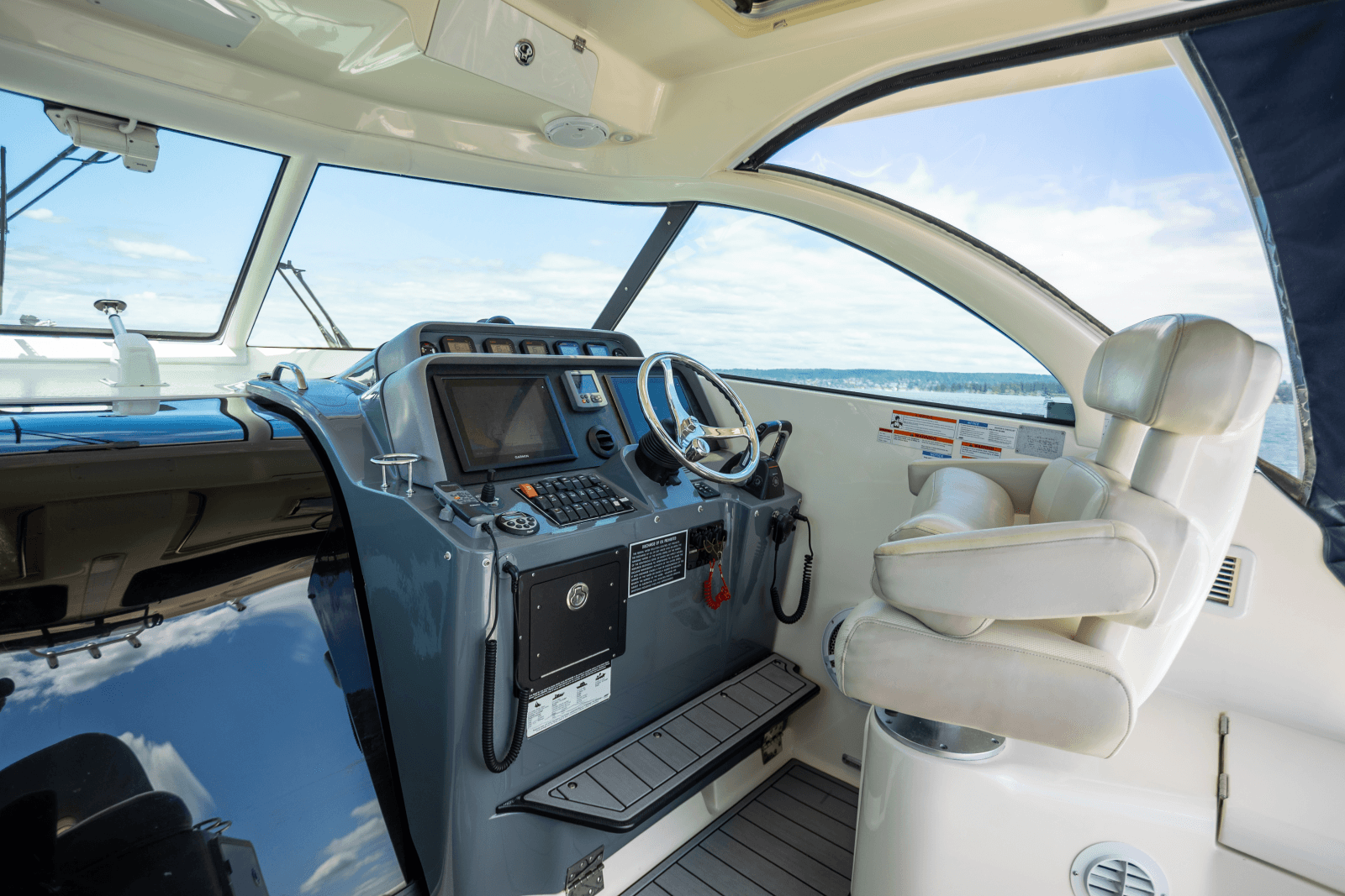 2009 Pursuit 375 OS - Photo 13