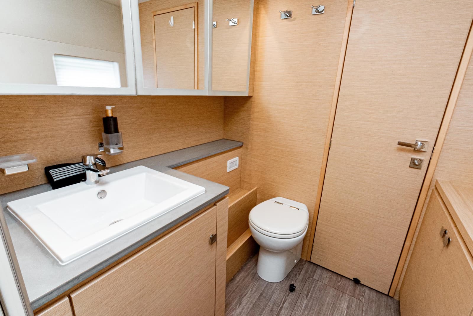 2020 Fountaine Pajot MY6 - Photo 30