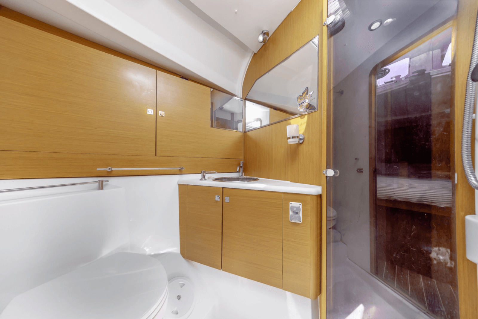 2011 Jeanneau Sun Odyssey 44i - Photo 24