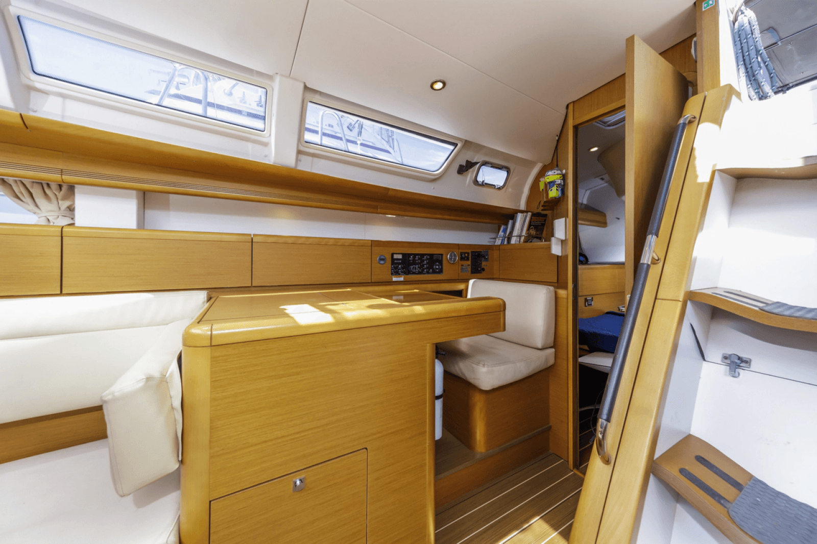 2011 Jeanneau Sun Odyssey 44i - Photo 32