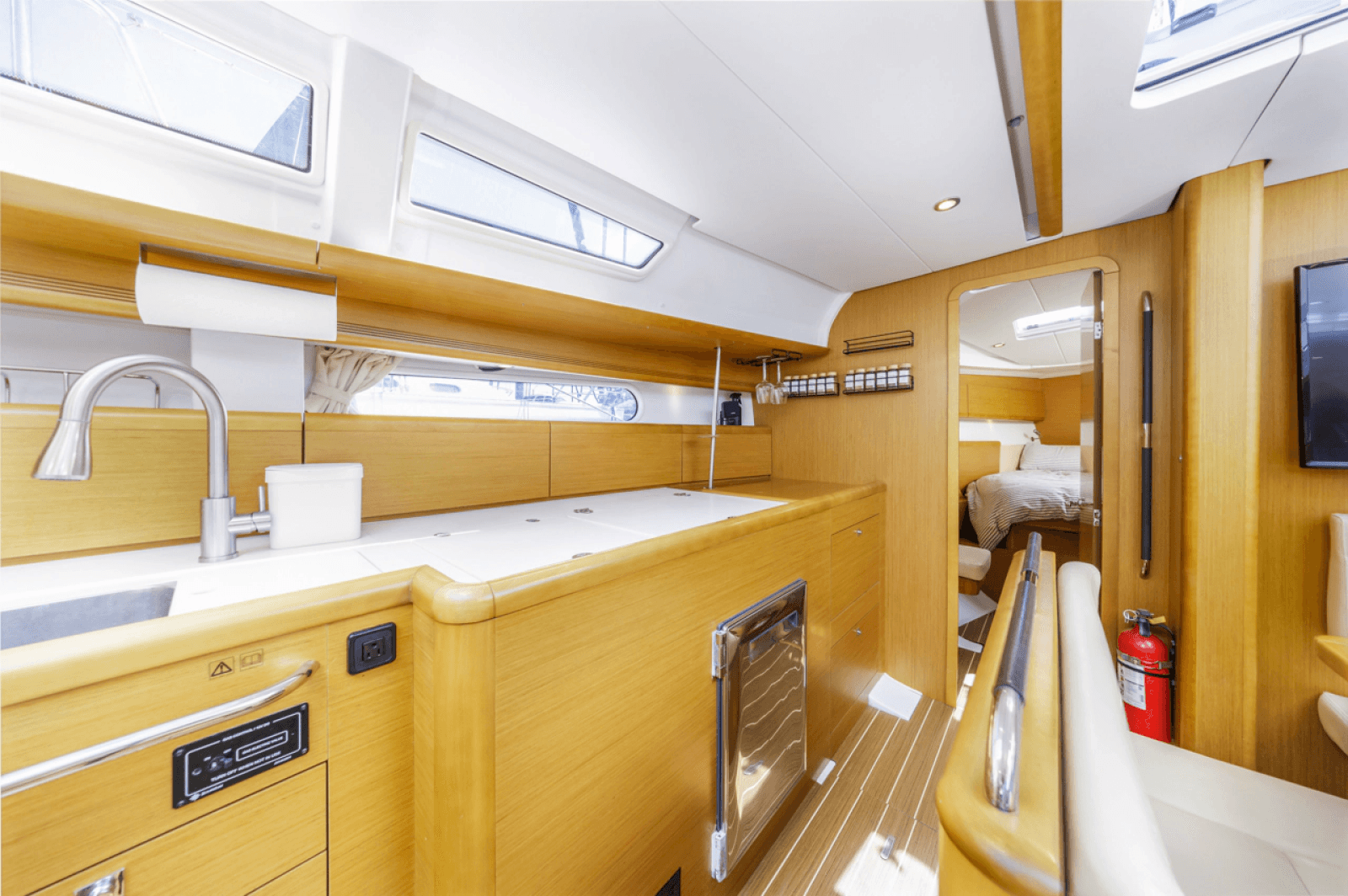 2011 Jeanneau Sun Odyssey 44i - Photo 23