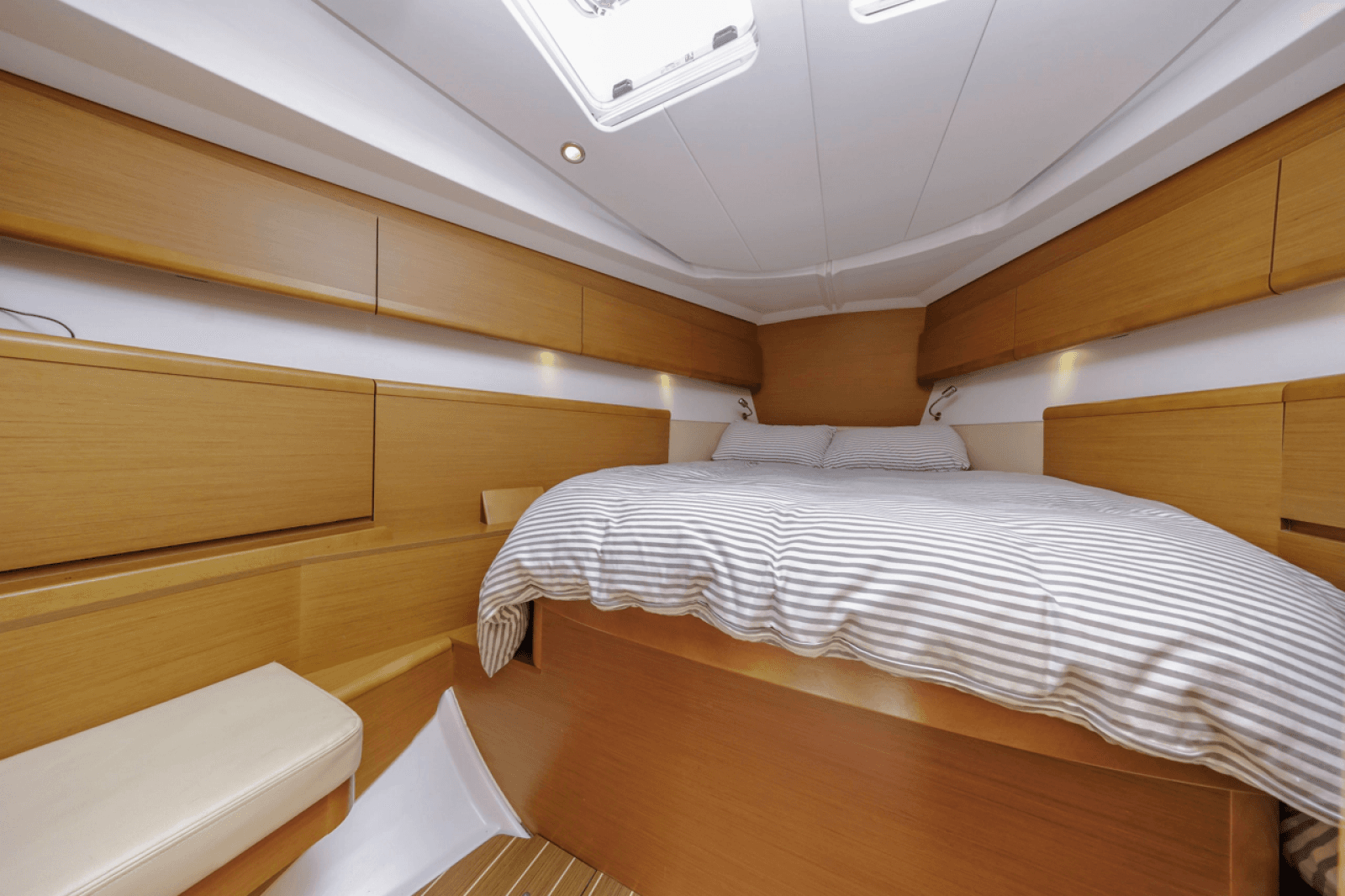 2011 Jeanneau Sun Odyssey 44i - Photo 26