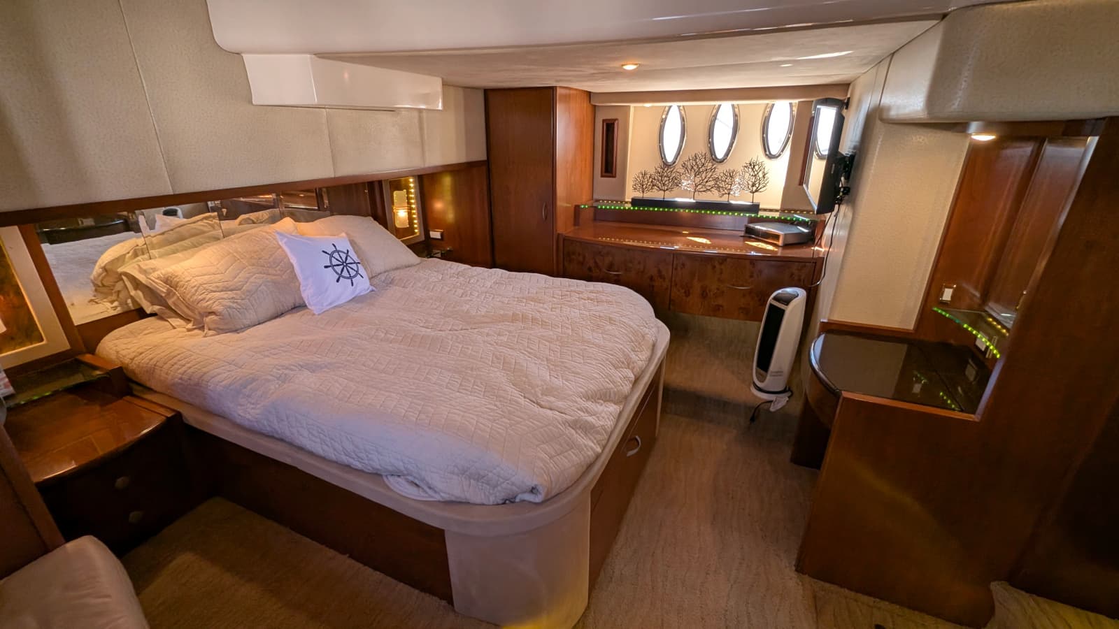 2010 Ovation Flybridge - Photo 48