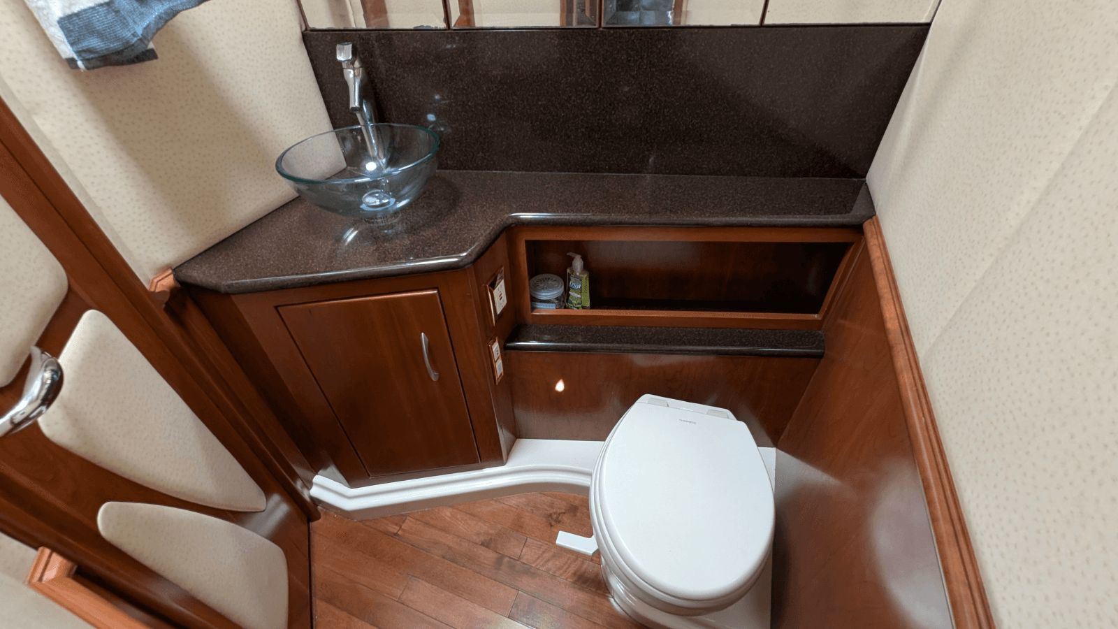 2010 Ovation Flybridge - Photo 51