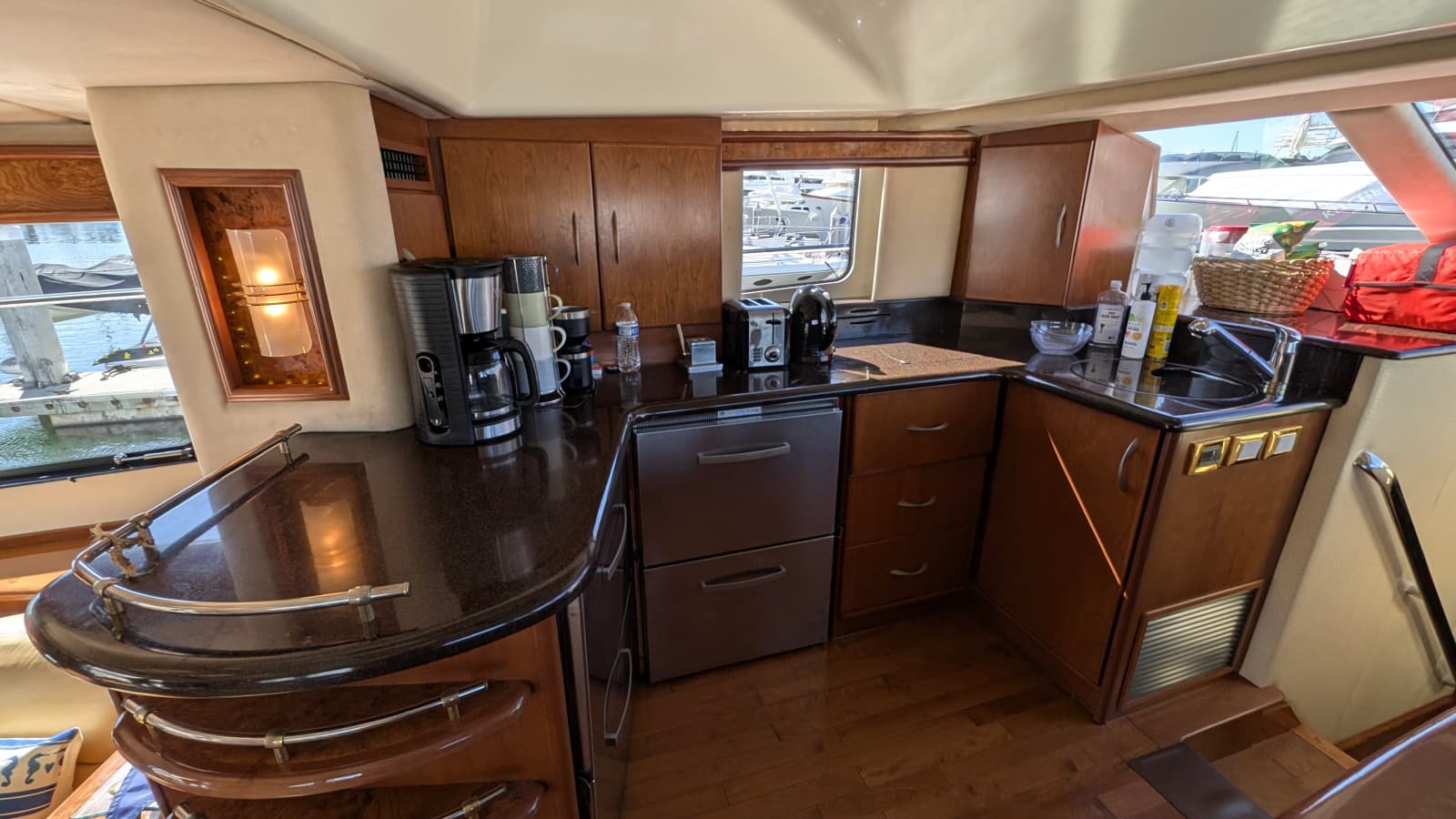 2010 Ovation Flybridge - Photo 6