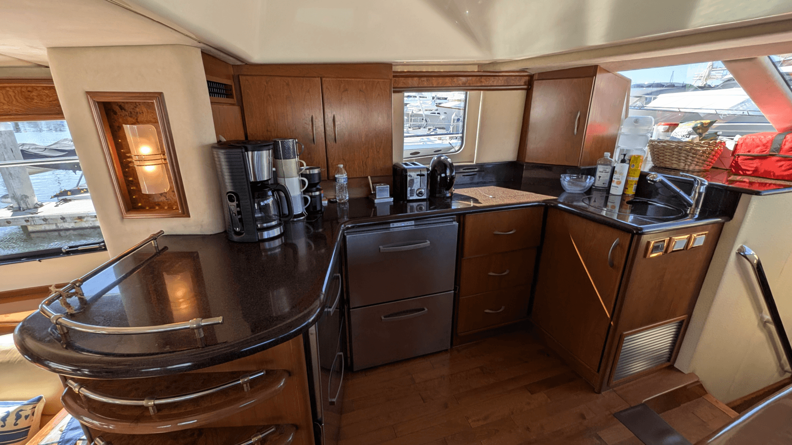 2010 Ovation Flybridge - Photo 6
