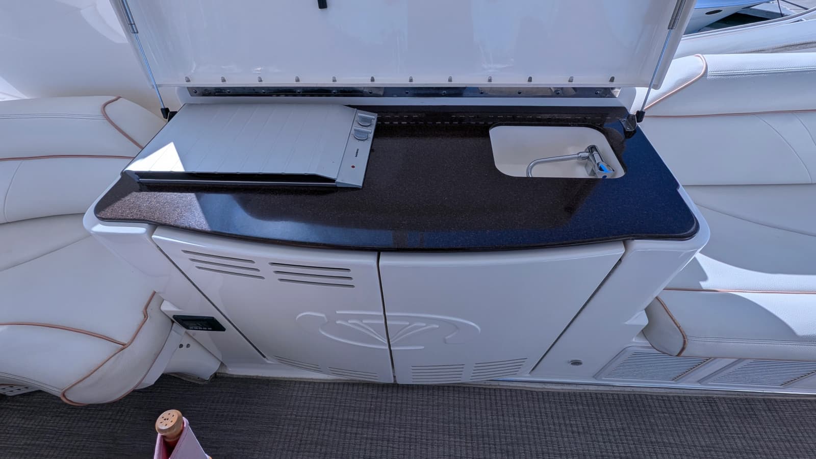 2010 Ovation Flybridge - Photo 26