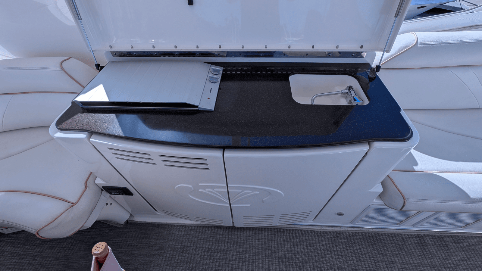 2010 Ovation Flybridge - Photo 26