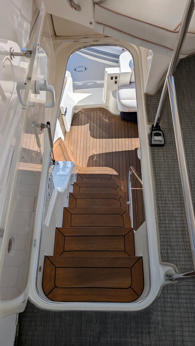 2010 Ovation Flybridge - Photo 21