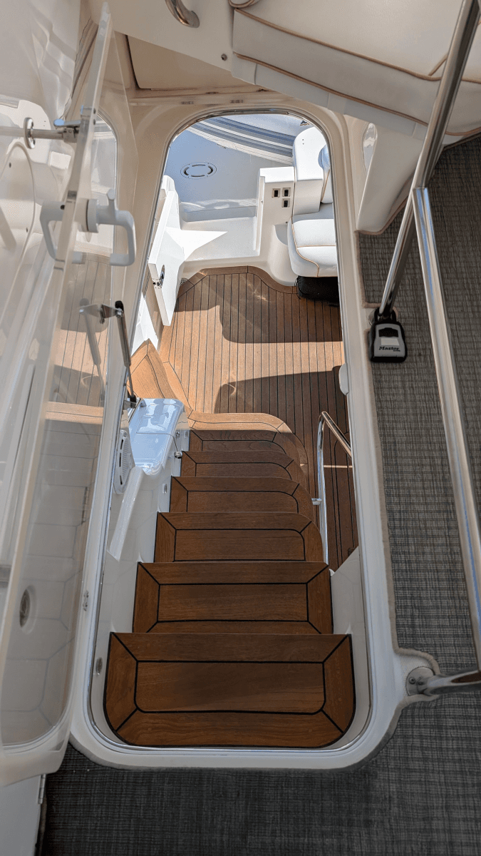 2010 Ovation Flybridge - Photo 21