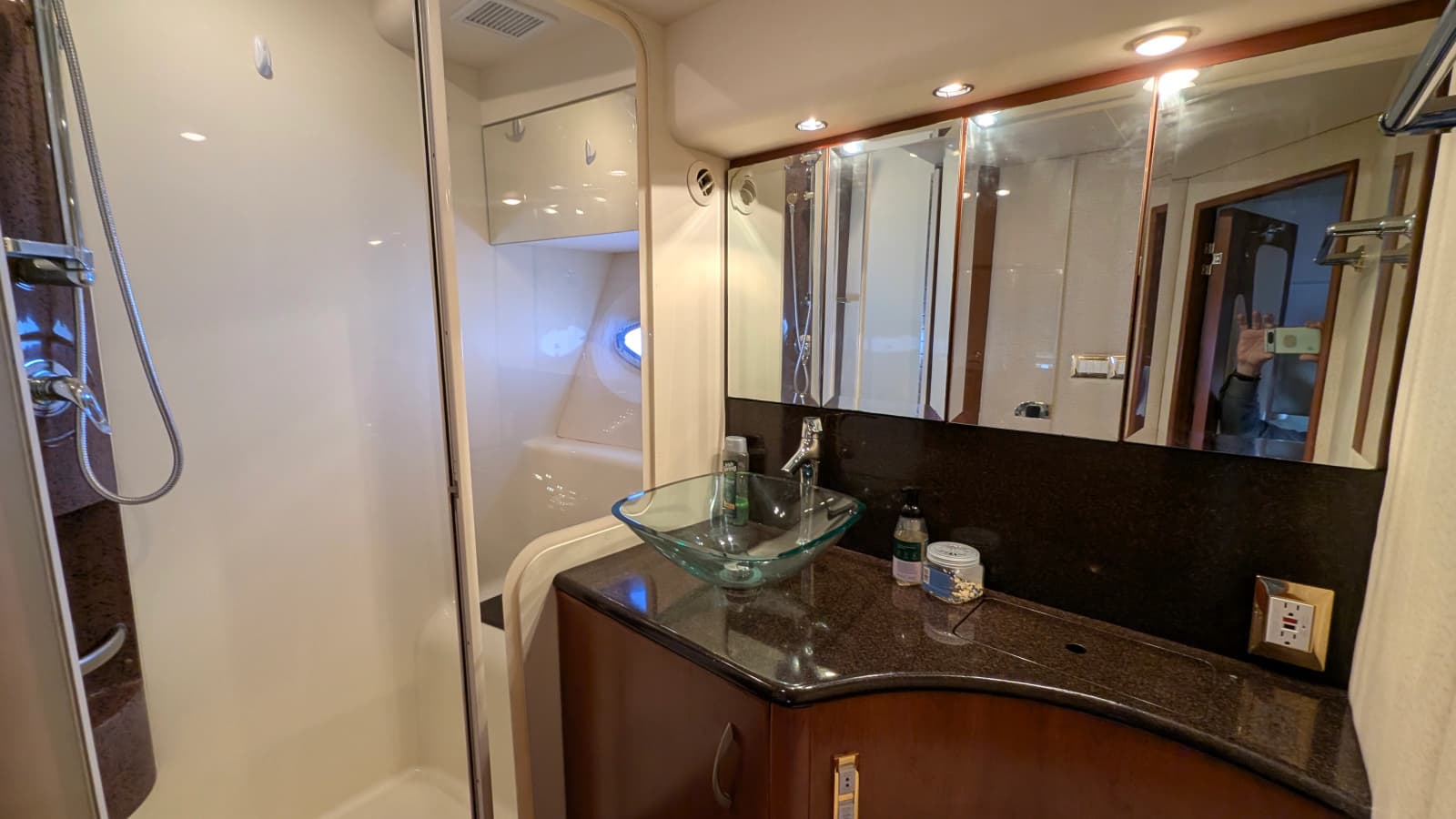 2010 Ovation Flybridge - Photo 52