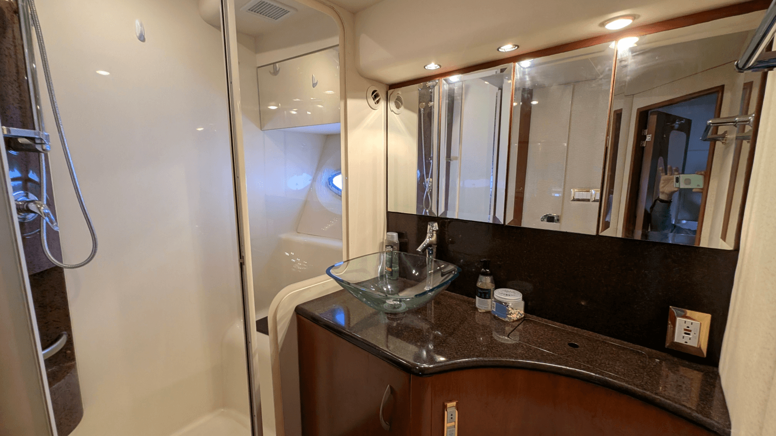 2010 Ovation Flybridge - Photo 52