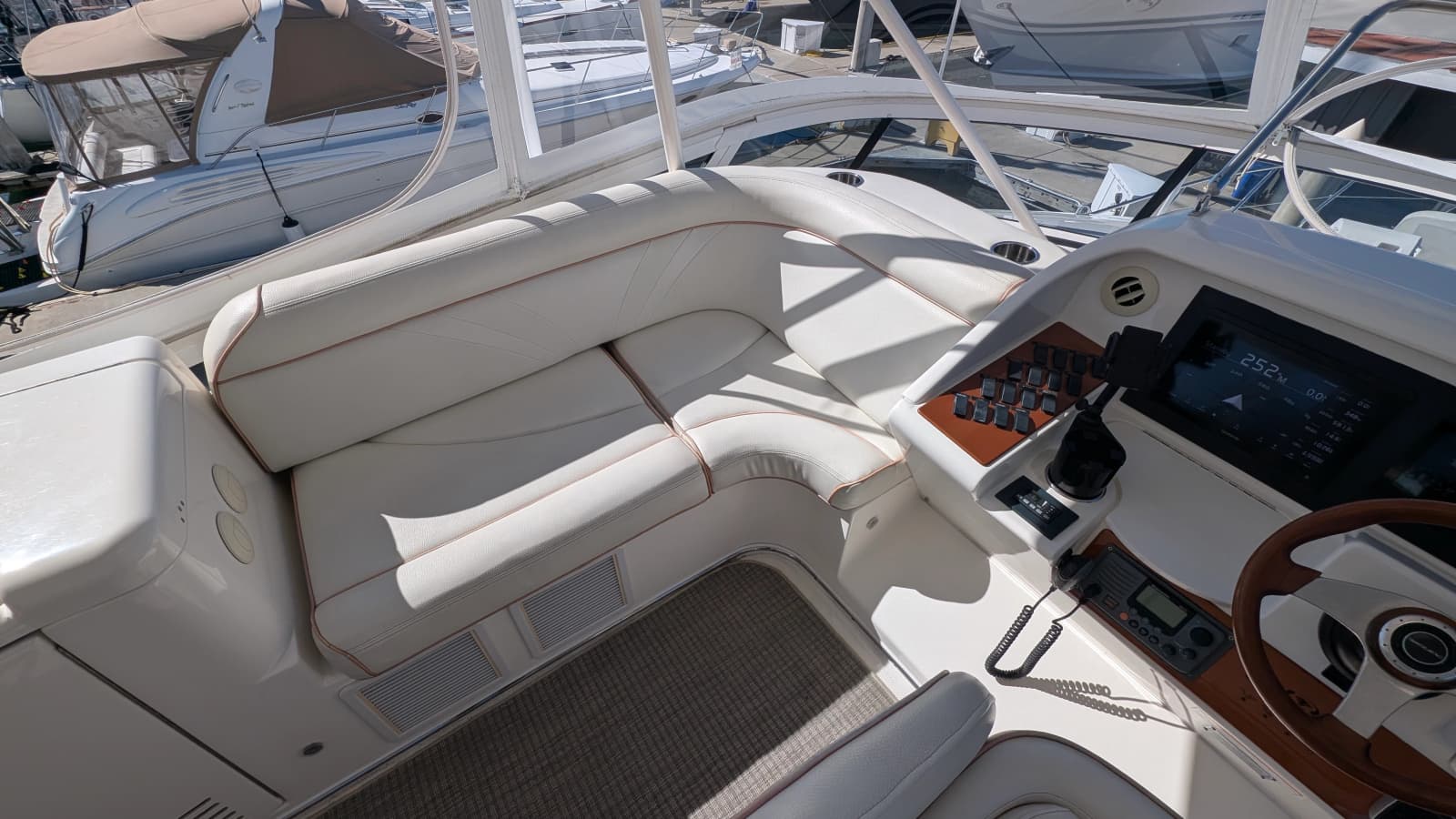 2010 Ovation Flybridge - Photo 28