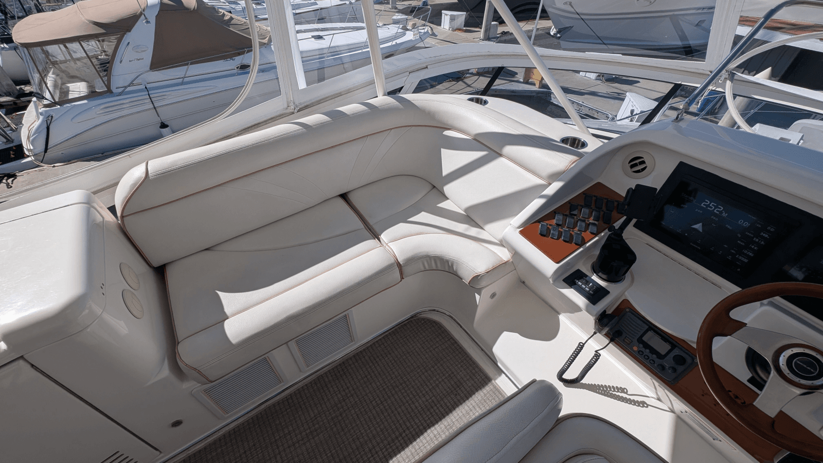 2010 Ovation Flybridge - Photo 28