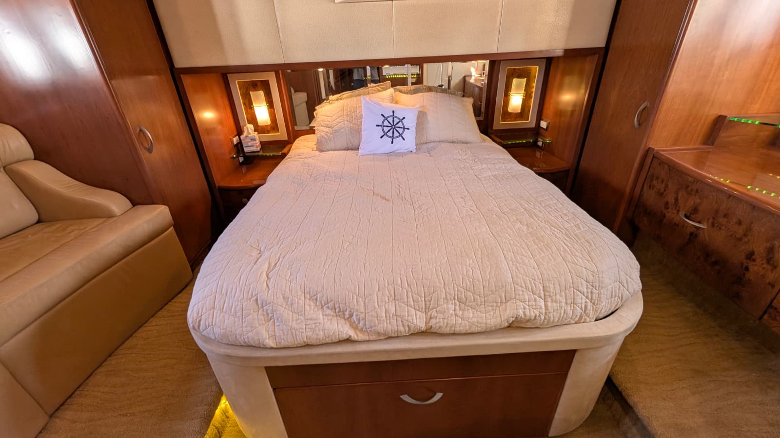 2010 Ovation Flybridge - Photo 46