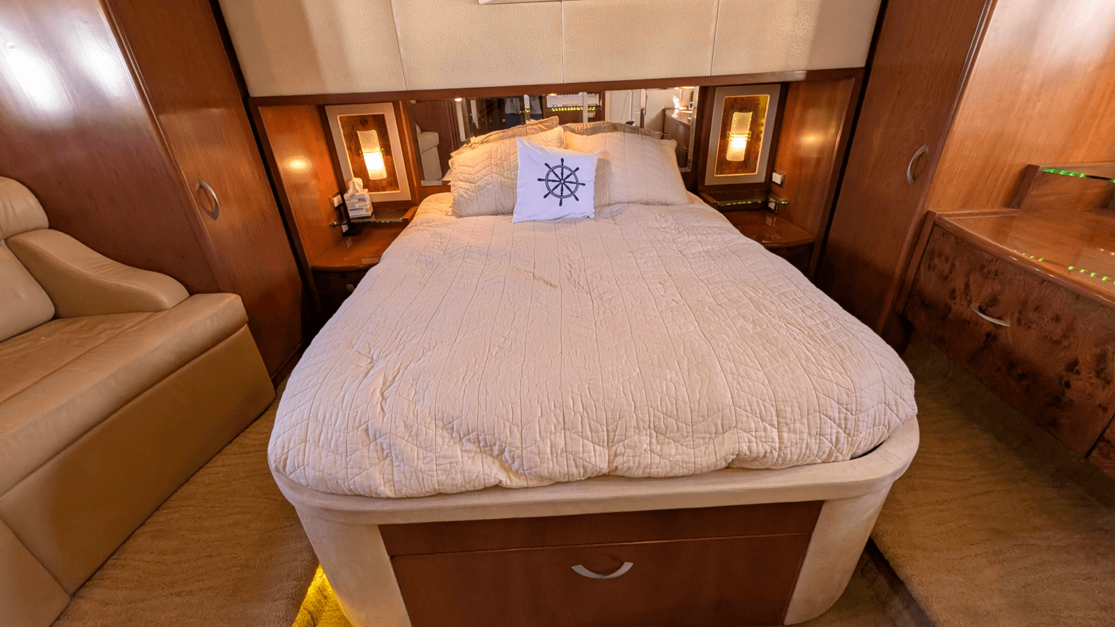 2010 Ovation Flybridge - Photo 46