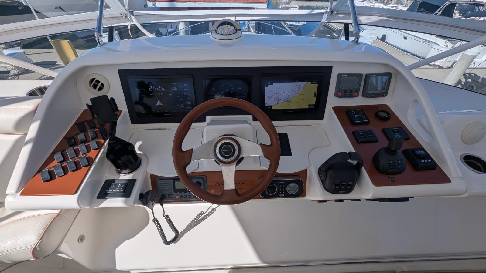 2010 Ovation Flybridge - Photo 31