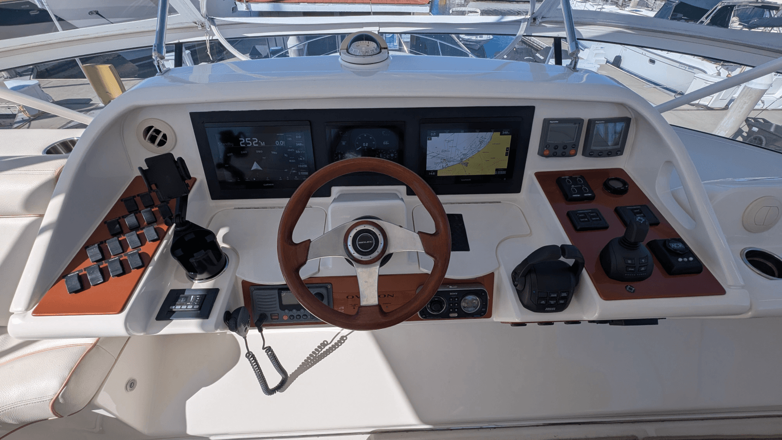 2010 Ovation Flybridge - Photo 31