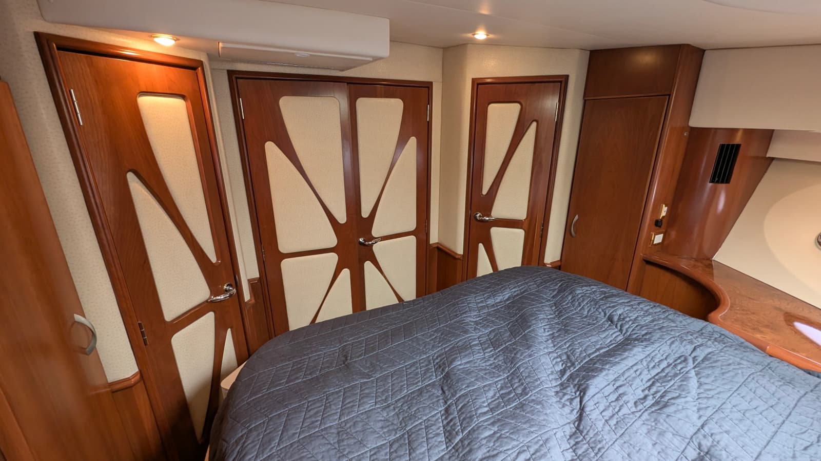 2010 Ovation Flybridge - Photo 55