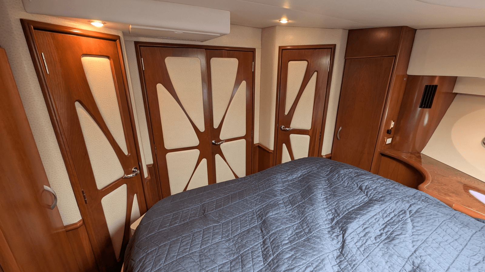 2010 Ovation Flybridge - Photo 55