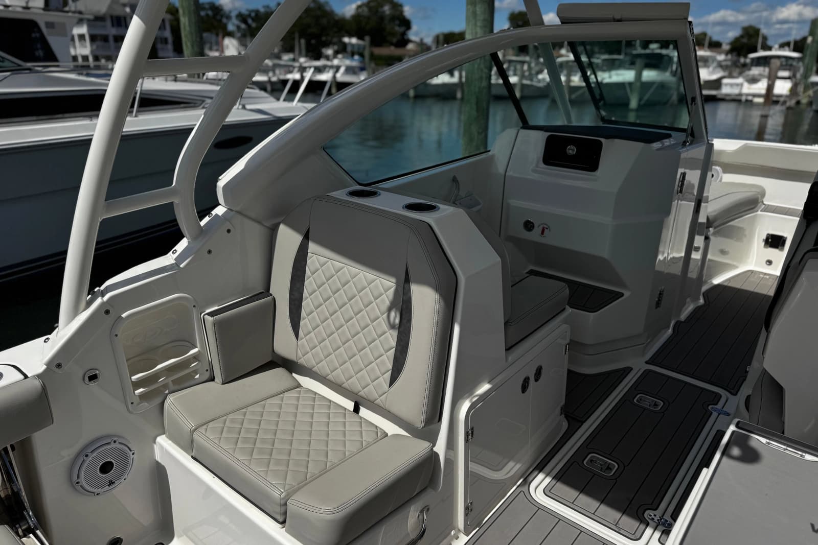 2023 Pursuit DC 266 Dual Console - Photo 14