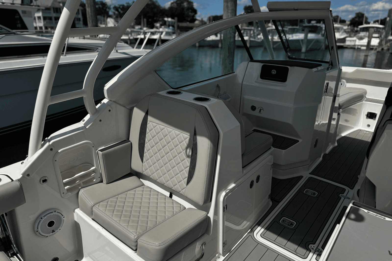 2023 Pursuit DC 266 Dual Console - Photo 14