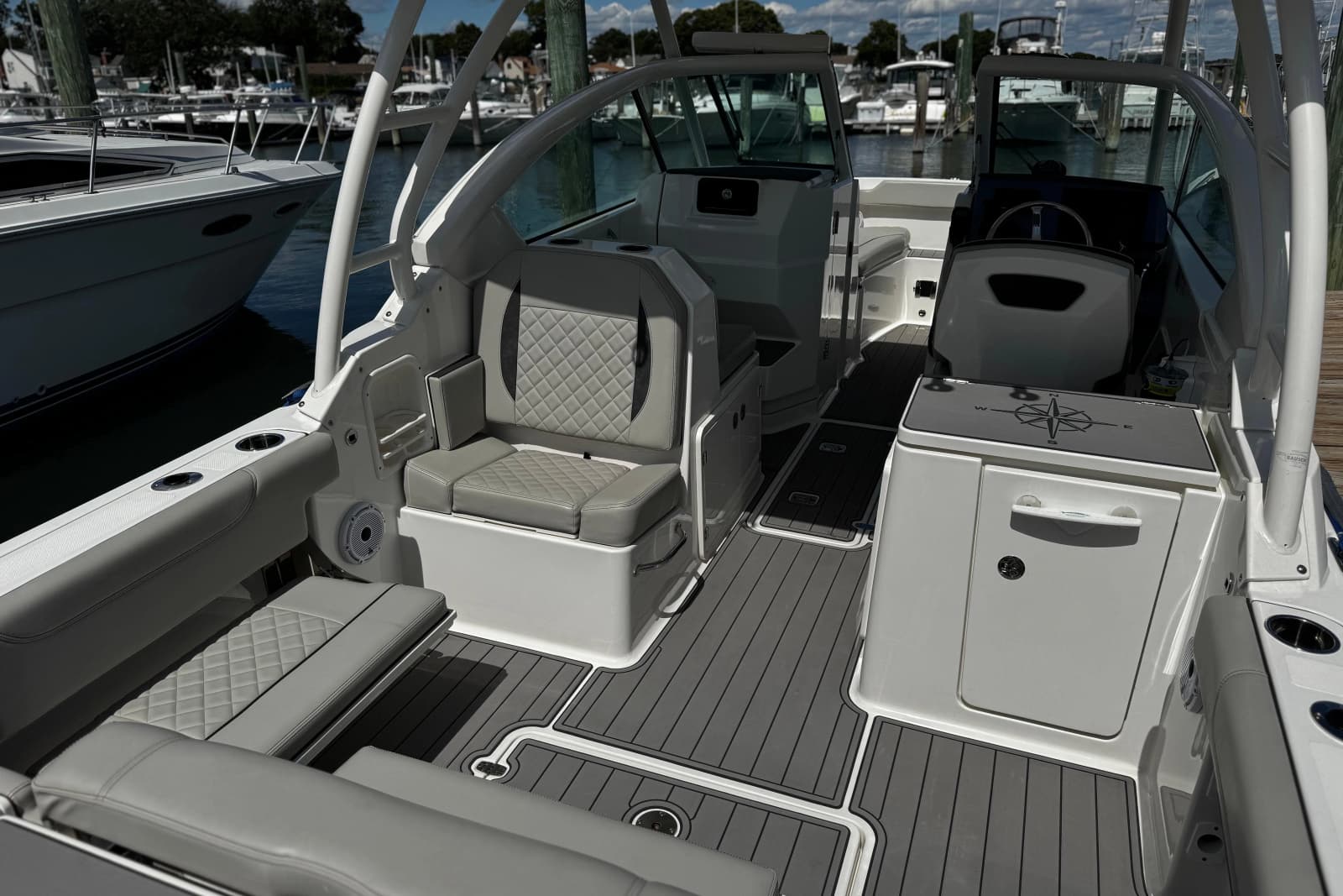 2023 Pursuit DC 266 Dual Console - Photo 13