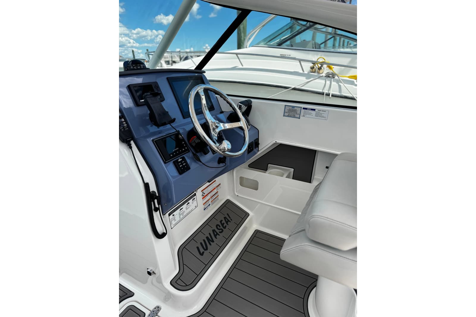 2023 Pursuit DC 266 Dual Console - Photo 17