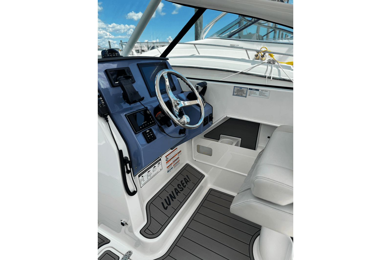 2023 Pursuit DC 266 Dual Console - Photo 17