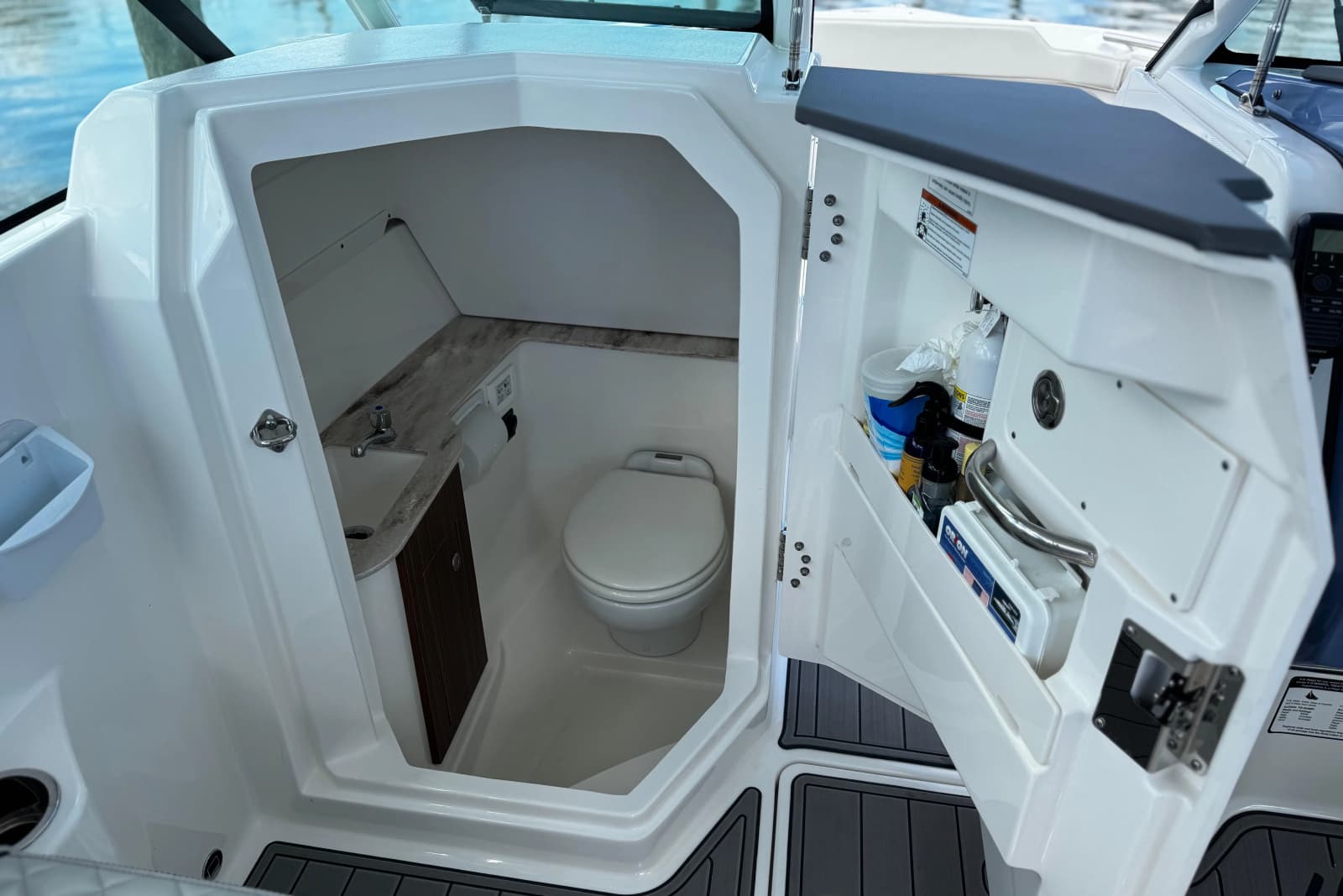 2023 Pursuit DC 266 Dual Console - Photo 22