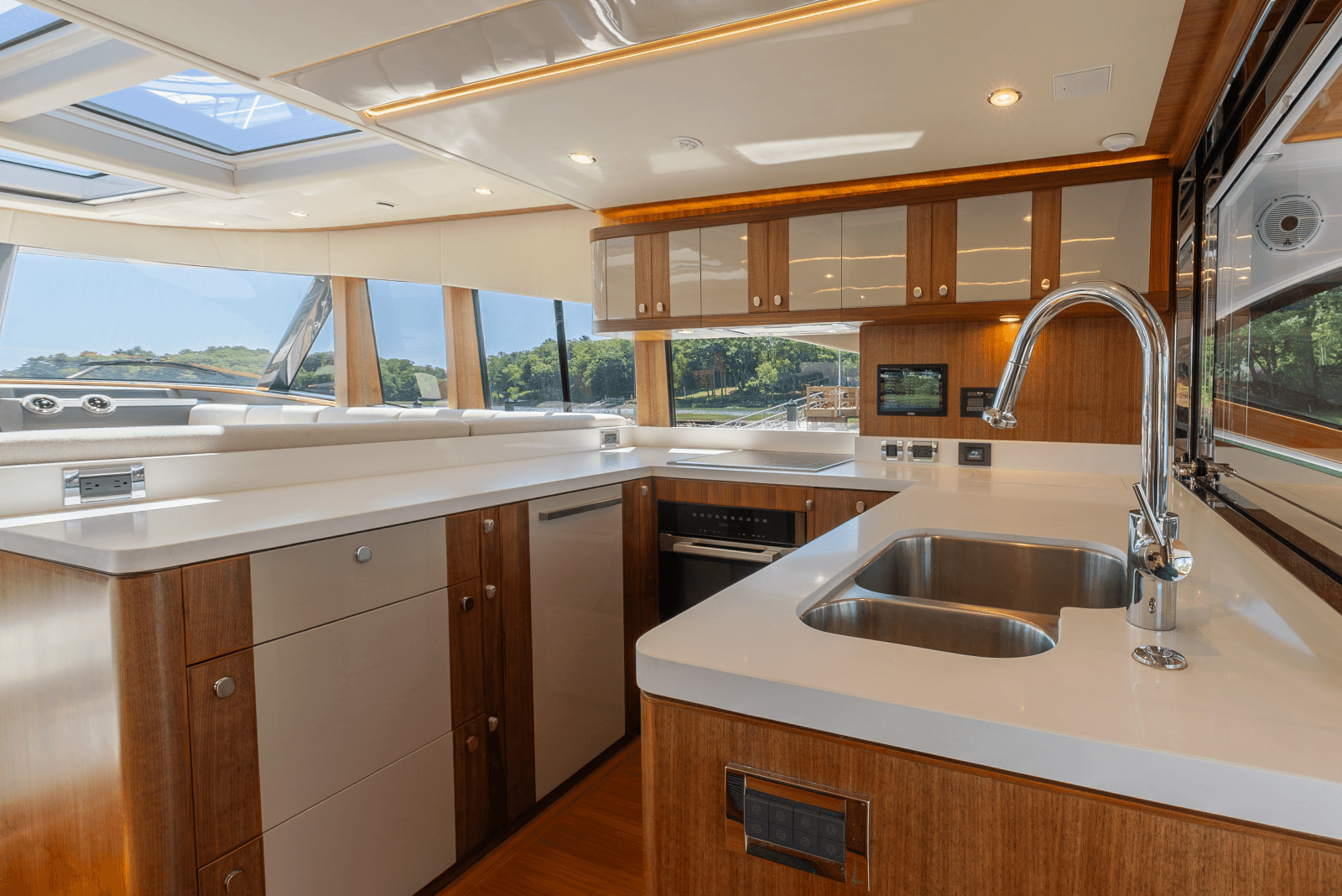 2023 Belize 66 Sedan - Photo 20