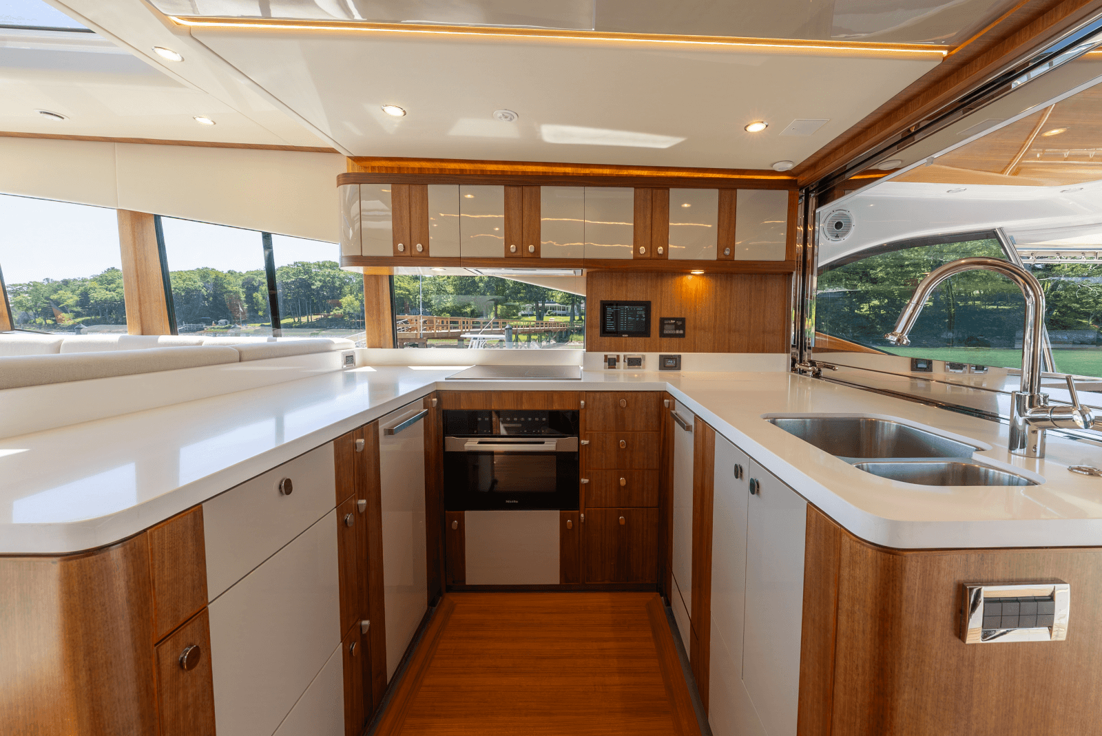 2023 Belize 66 Sedan - Photo 18