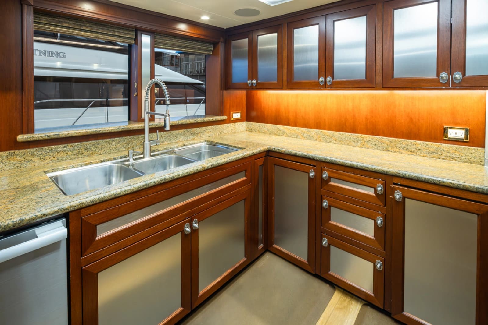 1989 Delta Marine Flybridge Motoryacht - Photo 39