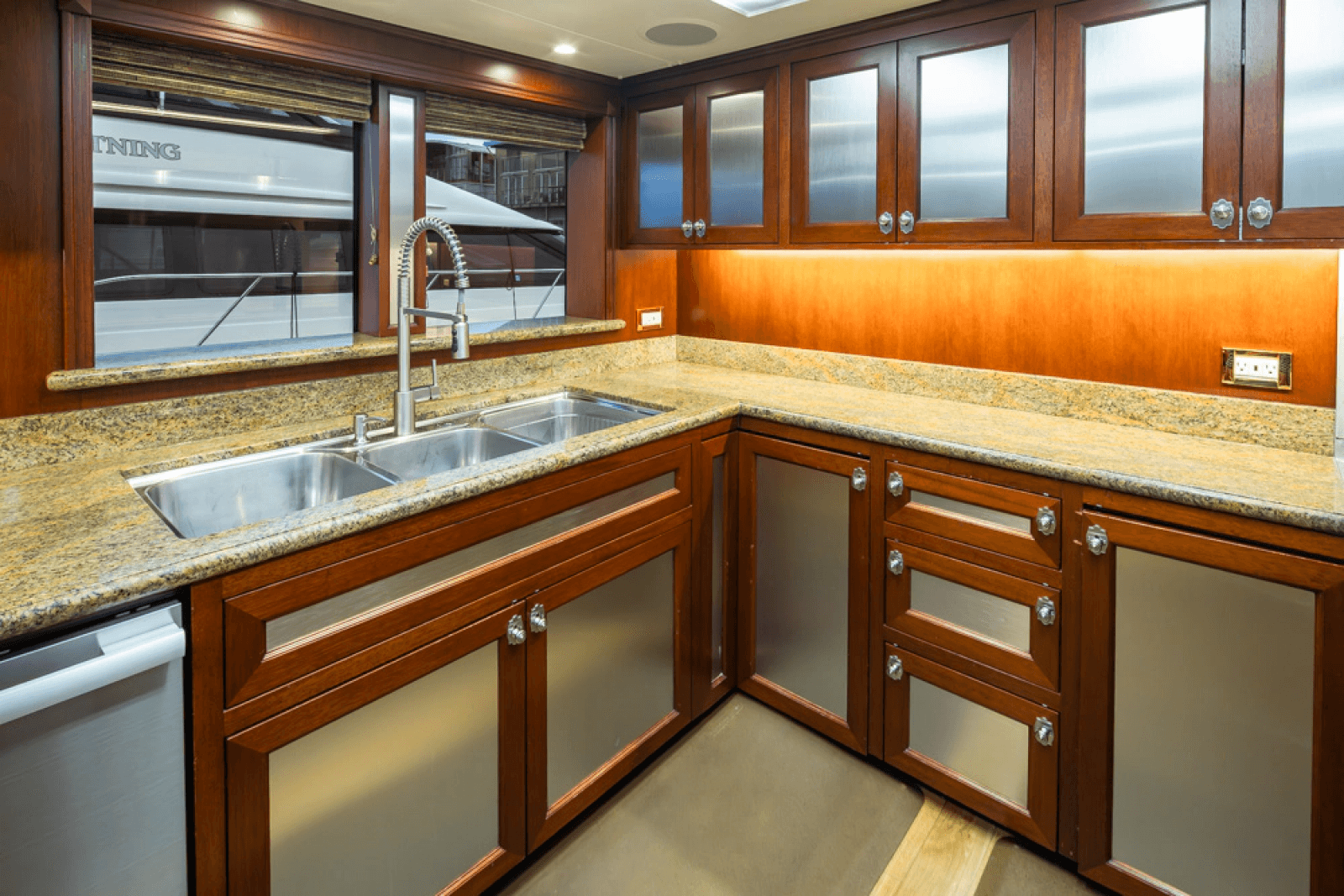 1989 Delta Marine Flybridge Motoryacht - Photo 39