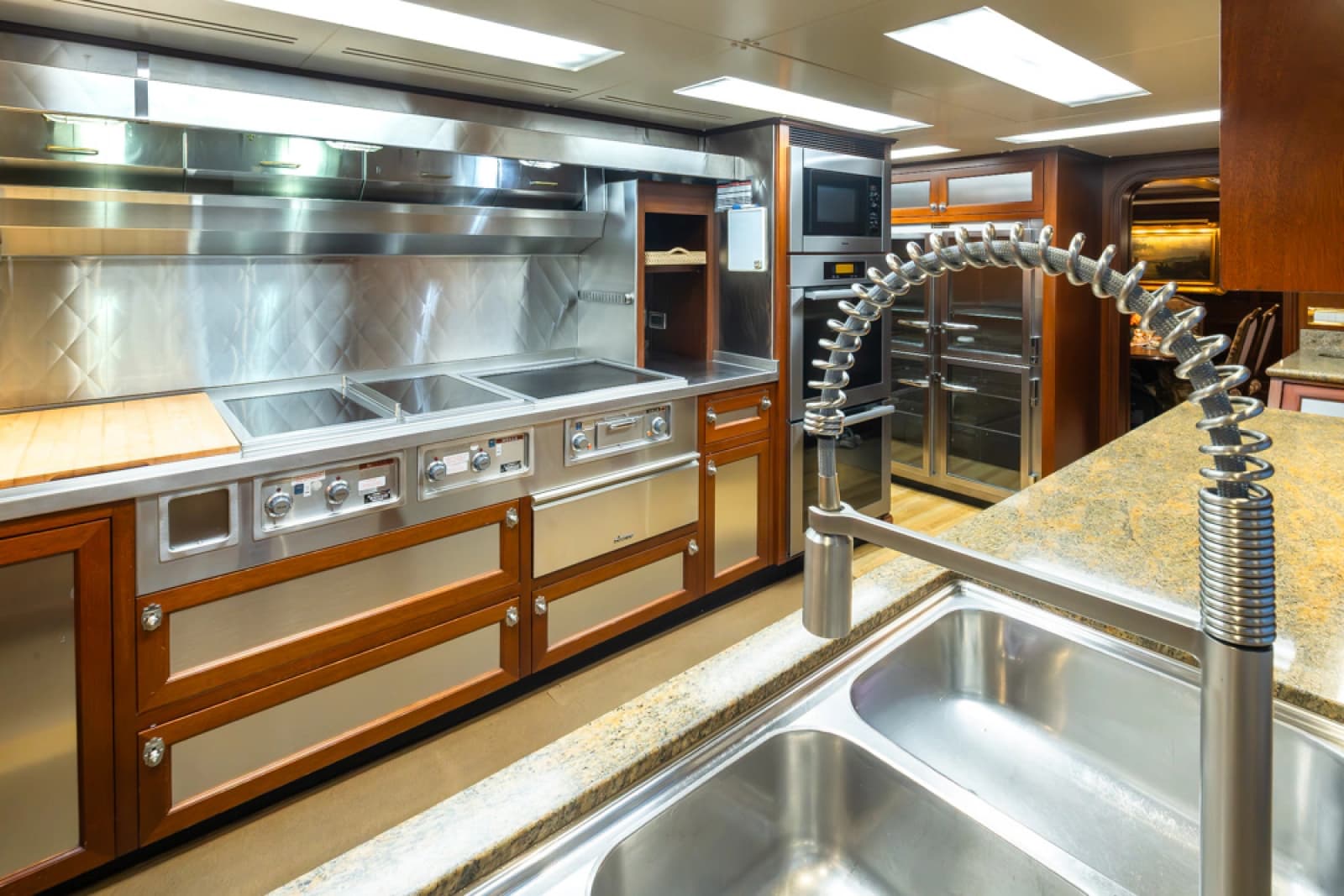 1989 Delta Marine Flybridge Motoryacht - Photo 40