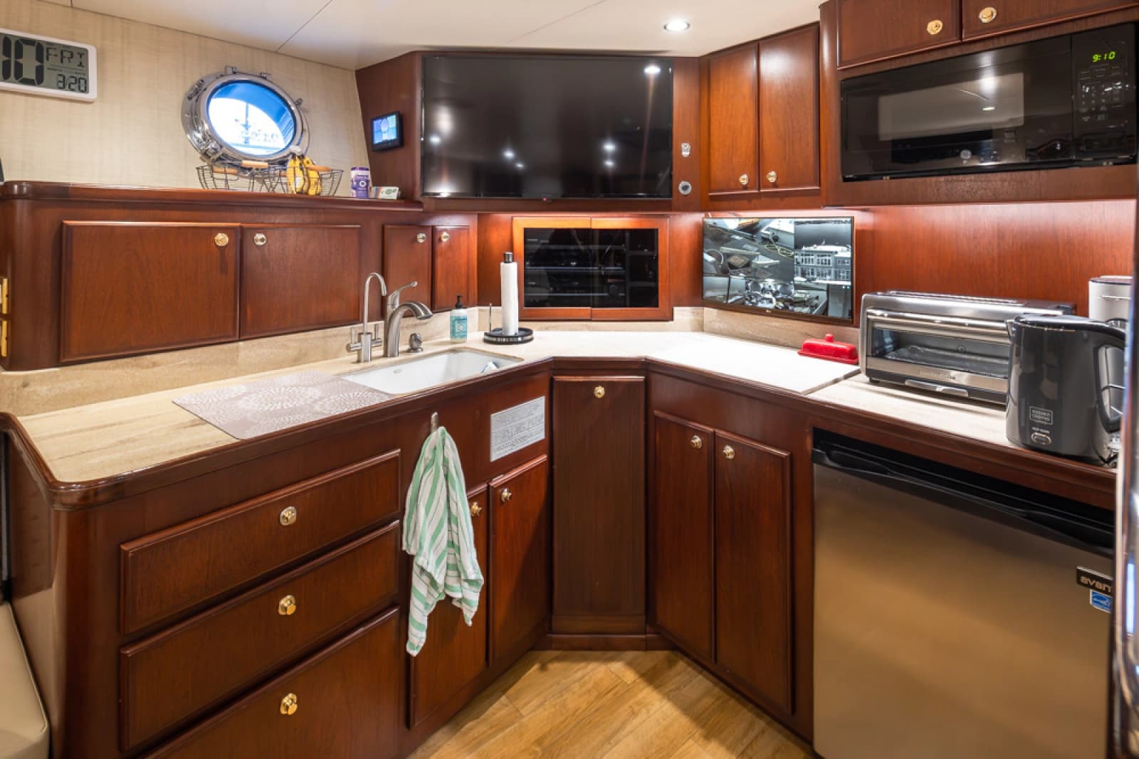 1989 Delta Marine Flybridge Motoryacht - Photo 75
