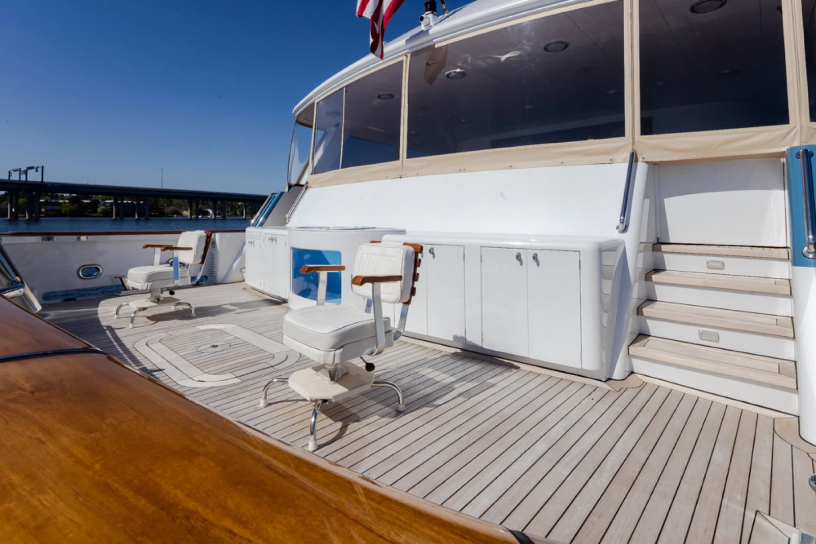 1989 Delta Marine Flybridge Motoryacht - Photo 23