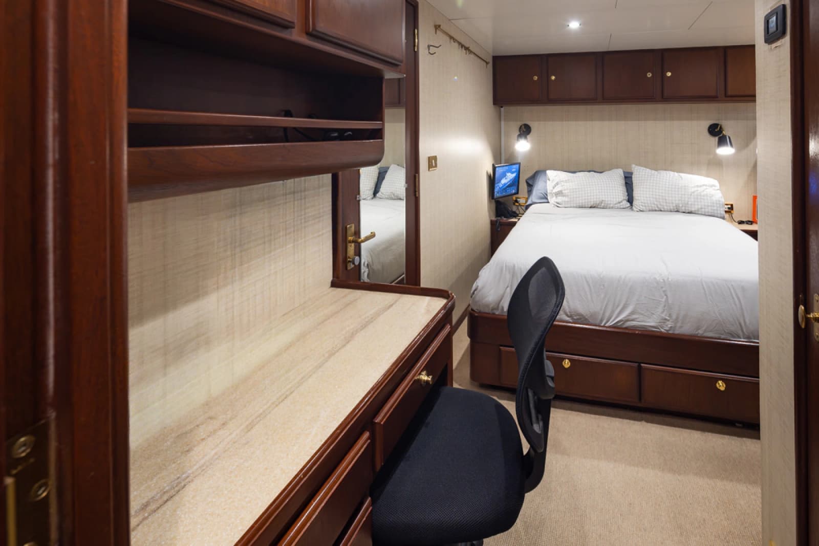 1989 Delta Marine Flybridge Motoryacht - Photo 77