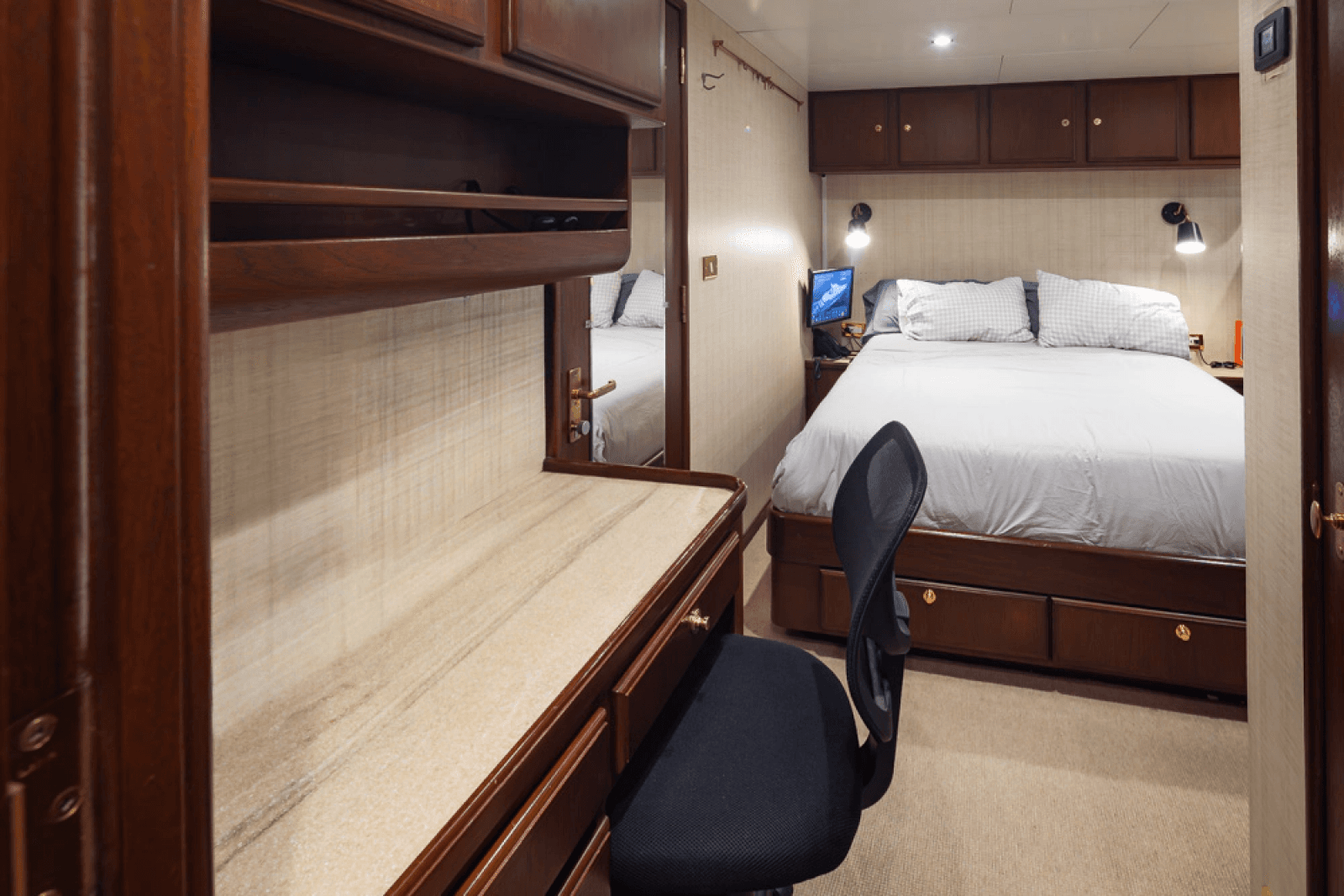 1989 Delta Marine Flybridge Motoryacht - Photo 77