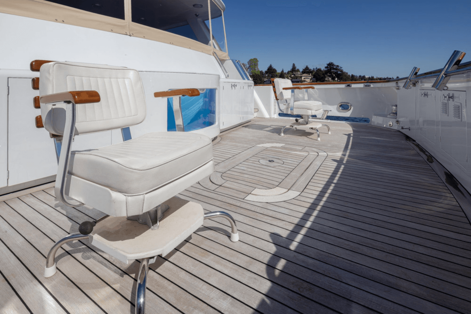 1989 Delta Marine Flybridge Motoryacht - Photo 24