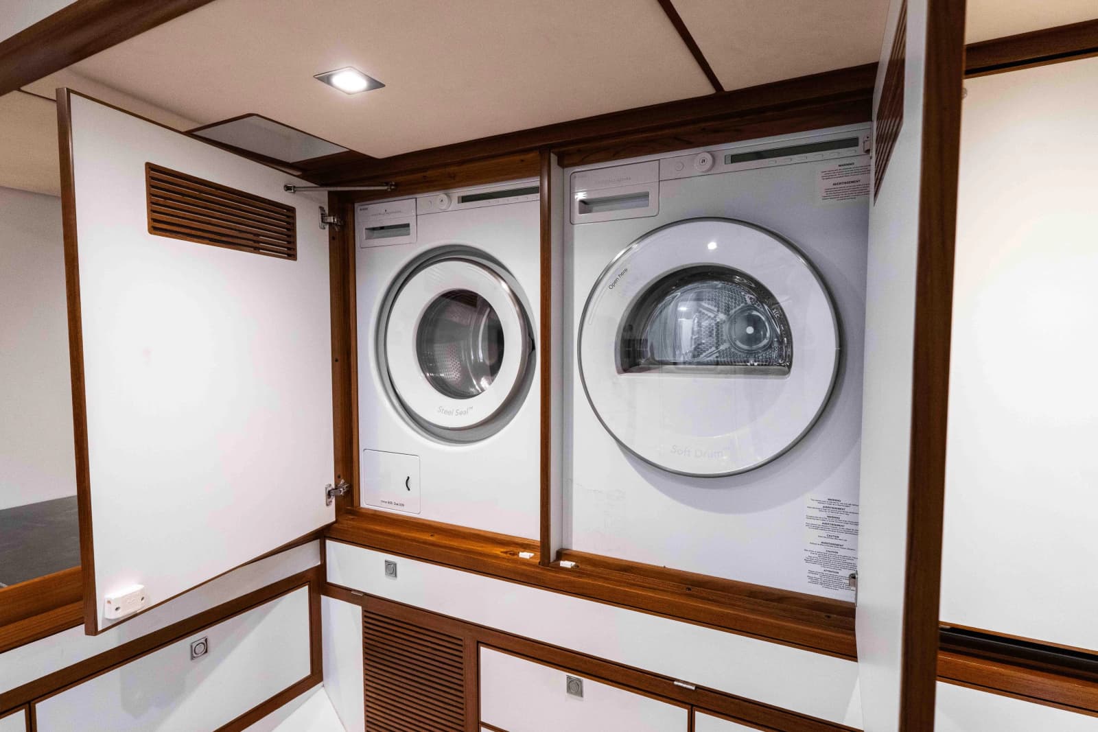 2022 Nordhavn N63 - Photo 42