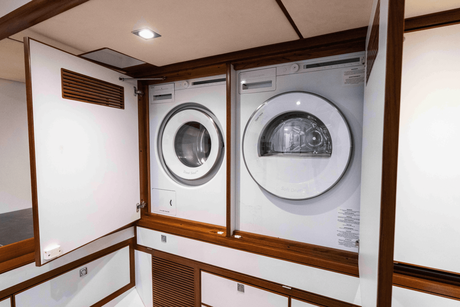 2022 Nordhavn N63 - Photo 42