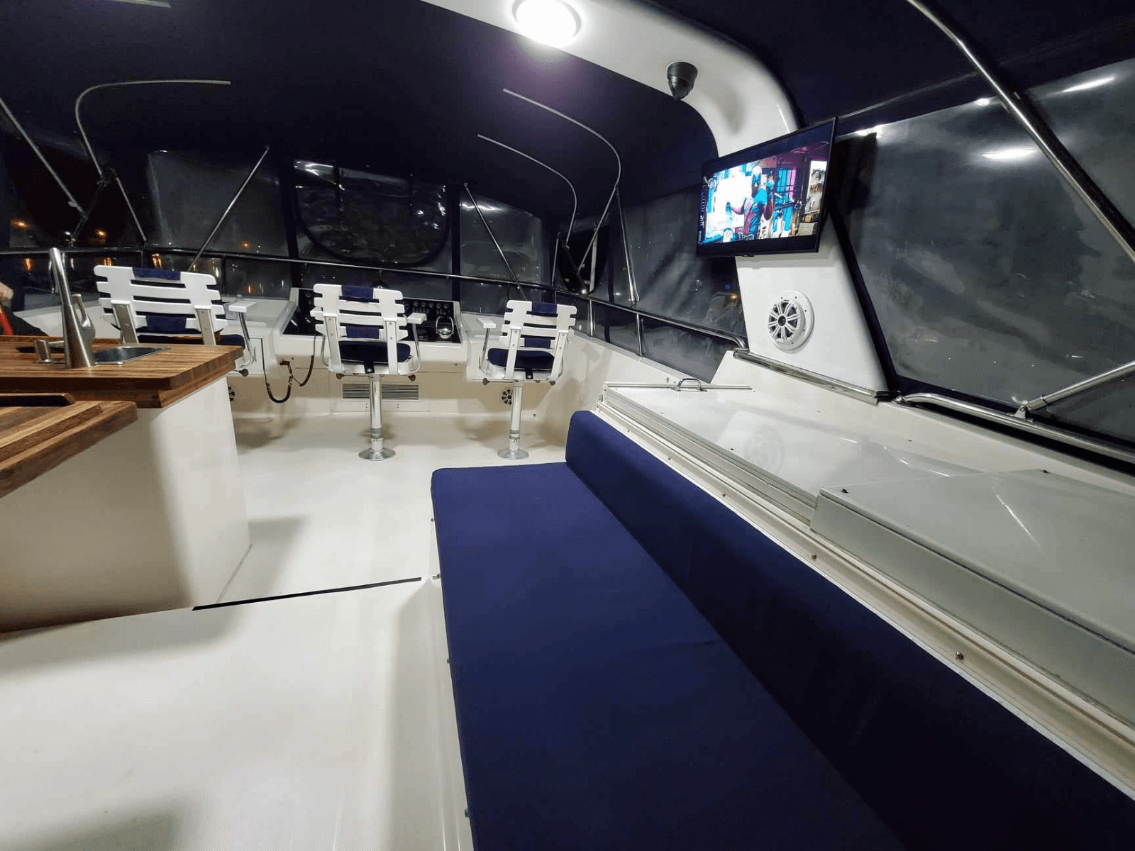 1990 Viking 63 Motor Yacht - Photo 9