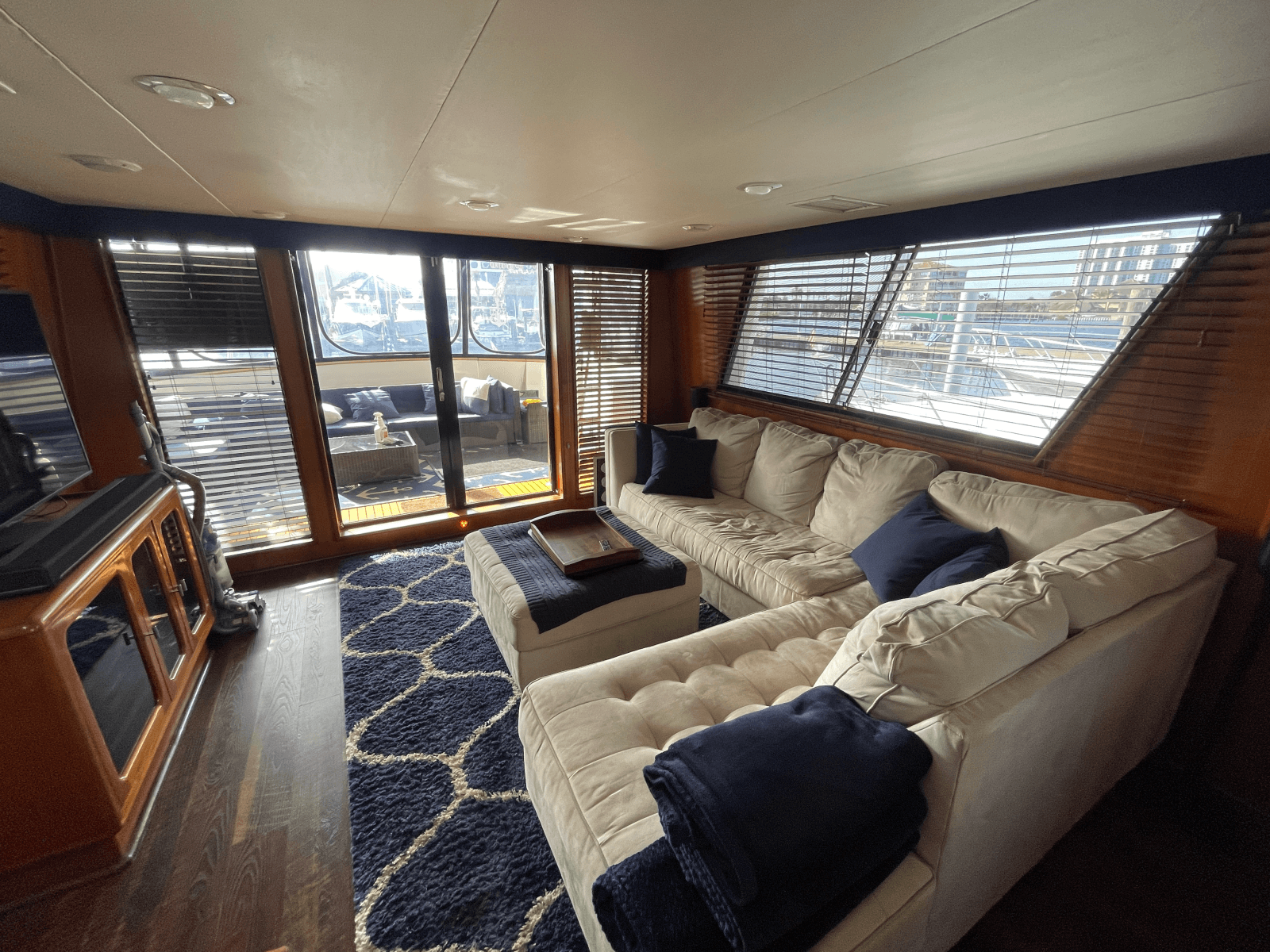 1990 Viking 63 Motor Yacht - Photo 19