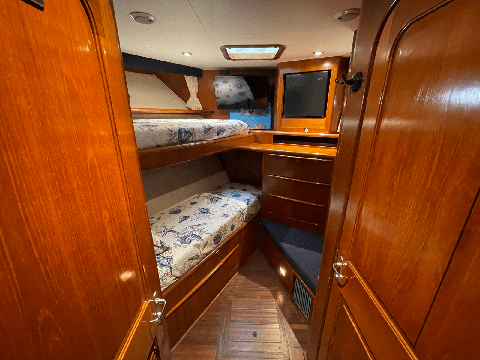 1990 Viking 63 Motor Yacht - Photo 41
