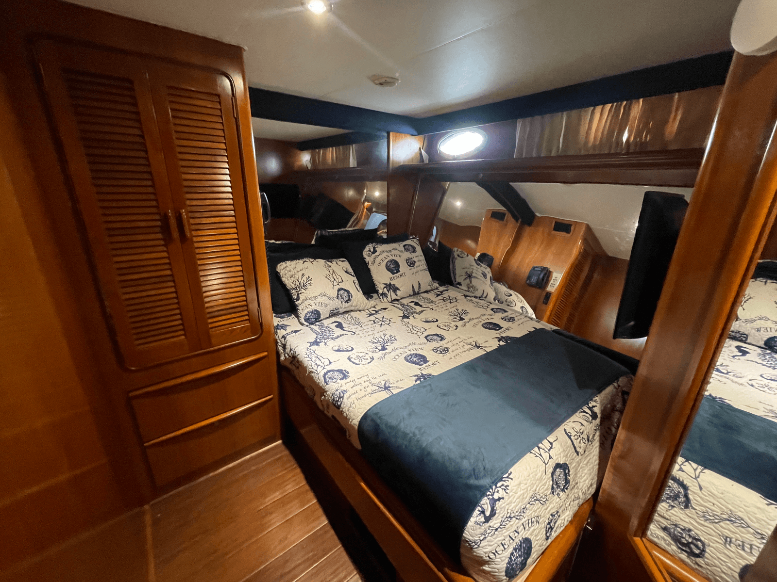 1990 Viking 63 Motor Yacht - Photo 38